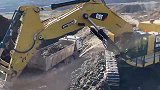 实拍大型挖掘机工作过程，近距离感觉一下，什么叫庞然大物