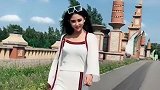这个小姐姐火了，身材丰腴还会搭配衣服，女人看了都得心动！