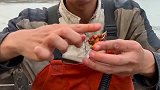船长吃扇贝，看着屏幕流口水