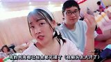 回农村参加男闺蜜婚礼，“广东刘德华”帅气献唱，大龙虾1人1只