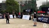 校园三分赛上保安大哥随意秀了一手三分绝技，这手感就问你服不服