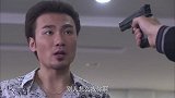 有人拿枪找男子算账 男子想演戏都有点心虚