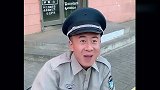 山胖走路打电话，没想到捡了个媳妇，结局实在是太搞笑了！
