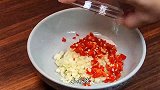 皮蛋锅里煮一煮，出锅再拌一拌，没想到会这么好吃