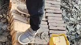河南送礼都是这样吗，直接丢到院子里