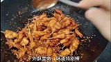 熟食店师傅传授牙签肉的制作方法，外酥里嫩，简单易学，味道棒