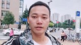 打工仔国庆节不能回家团聚，看到别人家的小孩，心里面很是羡慕