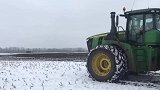 为什么重型拖拉机可以在冰雪覆盖的土地上耕作？