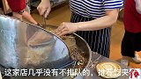秦镇米皮搭配肉夹馍，肉夹馍只卖到中午，一天三头猪，来晚等明天