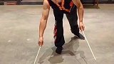 师傅展示非遗打花棍，节奏感十足