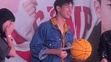 李现参加节目被要求玩篮球台下粉丝一片欢呼，男神真有魅力！