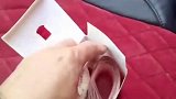 本以为朋友结婚回的只是喜糖，打开一看，让我情何以堪