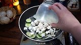 金针菇的做法，味道鲜美的金针菇烧豆腐，超级下饭