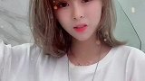 听说可爱会传染，所以我要靠你近一点
