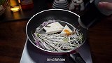 冻豆腐和什么菜一起做好吃
