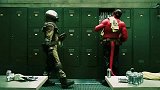 恶魔一拳打爆上司面罩，结果后悔已经来不及！