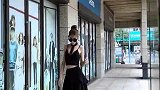 短裙搭配时尚吊带个性又前卫,精致的穿搭展现完美的气质!