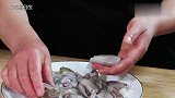 把有蛋的小鱿鱼来烧雪菜，家常海鲜原汁原味做法，非常适合下酒哦