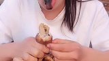 狂吃八爪鱼一口出墨囊