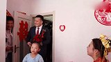 东北一小伙来接新娘，新娘很水灵，穿上这身秀禾服真漂亮