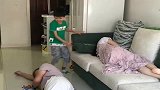 冷战中，儿子来了轻松化解！