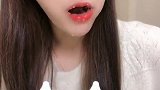 兔子小姐姐吃冰，这吃法太拼了，不怕凉吗？