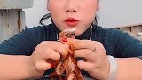 小姐姐吃的海鲜也太香了吧，我也想吃