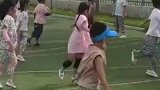 幼儿园组织跳皮筋，童年的记忆啊