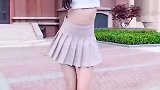 百褶裙姑娘跳舞，大长腿我喜欢