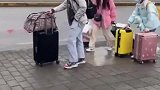 来时大巴车送进来，学校老师吃回扣，实习结束只能自己找车回家