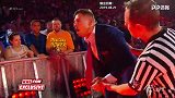 SmackDown未播画面 米兹惨遭老中医袭击愤怒回后台
