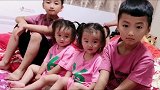 家有四个宝宝，双龙双凤，绝对是一个爸妈生的，看这眼神都一个样
