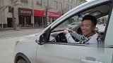 小伙套路斗鸡眼，把小黄鸭变成了倒车雷达，真是太逗了