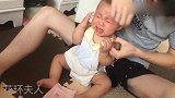 妈妈不在家爸爸竟然是这样带孩子的，妈妈看了真是好心疼啊
