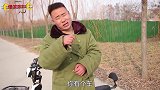 喜剧：二货骑电动车和豪车狭路相逢，停路中间拼空调，这也太拼了