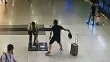 过分！饮酒超量被拒登机 山东一旅客抡包将工作人员打得头破血流