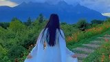 五湖四海的陌生人带着故事来到了丽江
