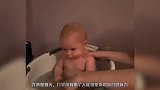 1岁娃玩水时忘了脱尿不湿，接下来的画面，看完不许笑