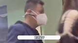 王思聪携00后新女友现身！大口嗦粉接地气，身材发福脖子粗变化大