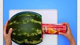 西瓜的神奇吃法来了，看完视频的你学会了吗？快去试试吧