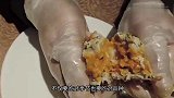 日本人怎么吃螃蟹，切块撒盐直接生吃，这也太生野了吧