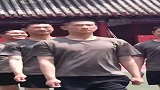 日常偶遇几个兵哥哥，看这架势应该是新兵，中国军人就是有气质