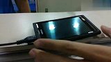 真金不怕火炼 诺基亚N9屏幕刀刮暴力测试