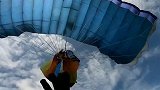 美国：翼装飞行者降落伞在千米高空出故障，冷静处理解除危机