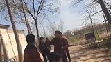 儿媳妇给婆婆买了金项链后，没有一天不上街的，见人就显摆！