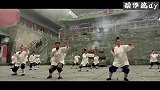 成龙带老外去功夫发源地，老外刚进去就傻眼，里面个个是世外高人