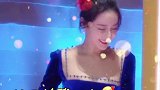 迪丽热巴 被礼服拌到后娇嗔一笑wsl 热巴美貌绝绝子 表情管理太棒啦~