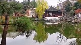 蘇州藝圃全景诗意图：细水浮影过小桥，多雲含风入庭園。