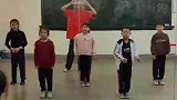 小伙任职乡村音乐教师，用街舞充实孩子们的课余生活！