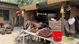 今天把黄鳝卖了，买了块肉回来，岳母来了，给她们做个莲花扣肉